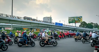Giao thông đông đúc ở Việt Nam — lường trước rủi ro lịch trình khi đi du lịch