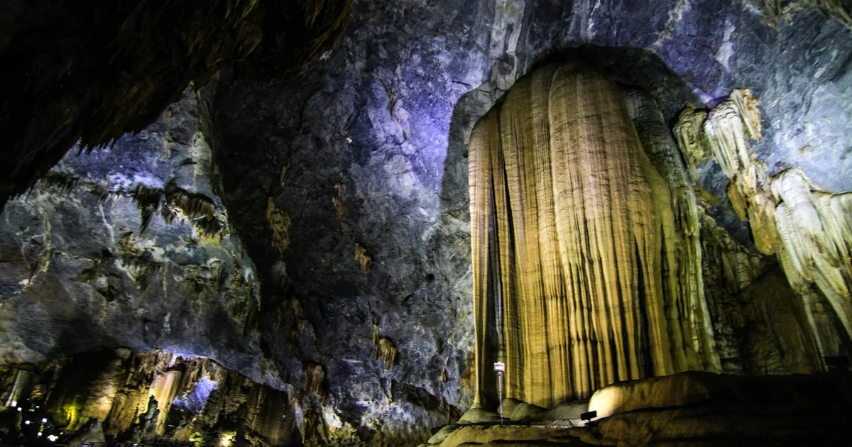 Khối thạch nhũ khổng lồ trong động Thiên Đường, Vườn quốc gia Phong Nha - Kẻ Bàng, Quảng Bình