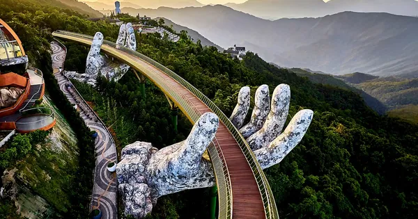 Bà Nà Hills의 골든 브리지