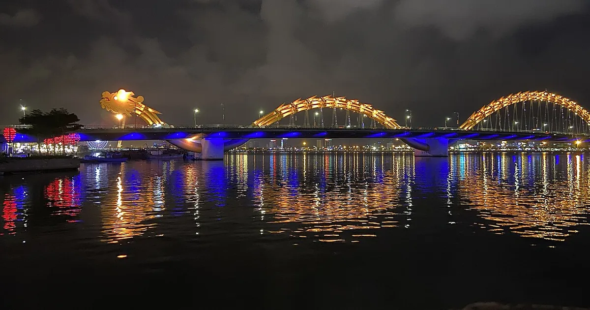 Cầu Rồng bắc qua sông Hàn ở Đà Nẵng