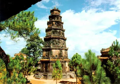 Tour Huế 1 Ngày Từ Đà Nẵng – Lăng Khải Định, Chùa Thiên Mụ & Đại Nội (ảnh 2)