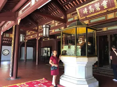 Tour Huế 1 Ngày Từ Đà Nẵng – Lăng Khải Định, Chùa Thiên Mụ & Đại Nội (ảnh 4)